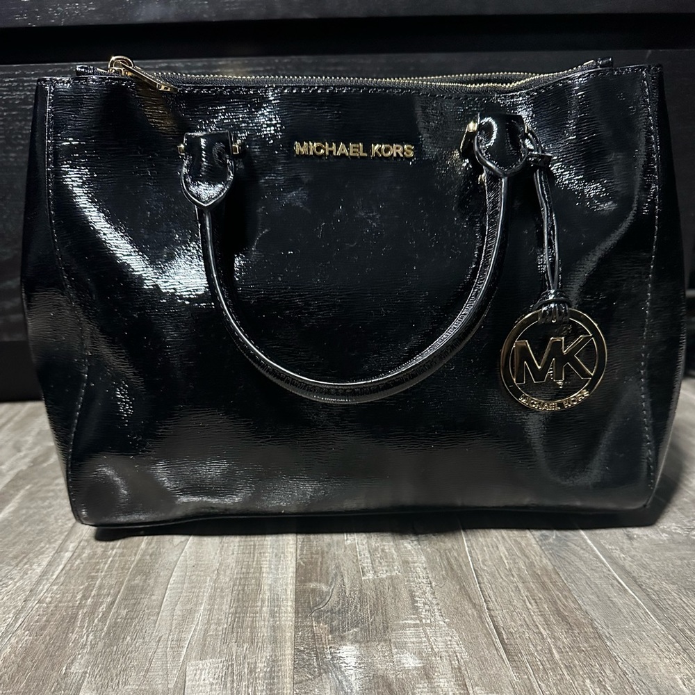 Michael Kors Black Bag with shoulder strap included